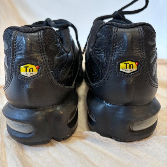 Women's Nike Air Max Plus TN Tuned Triple Black DM2362-002 sz 6.5 - Picture 4 of 8